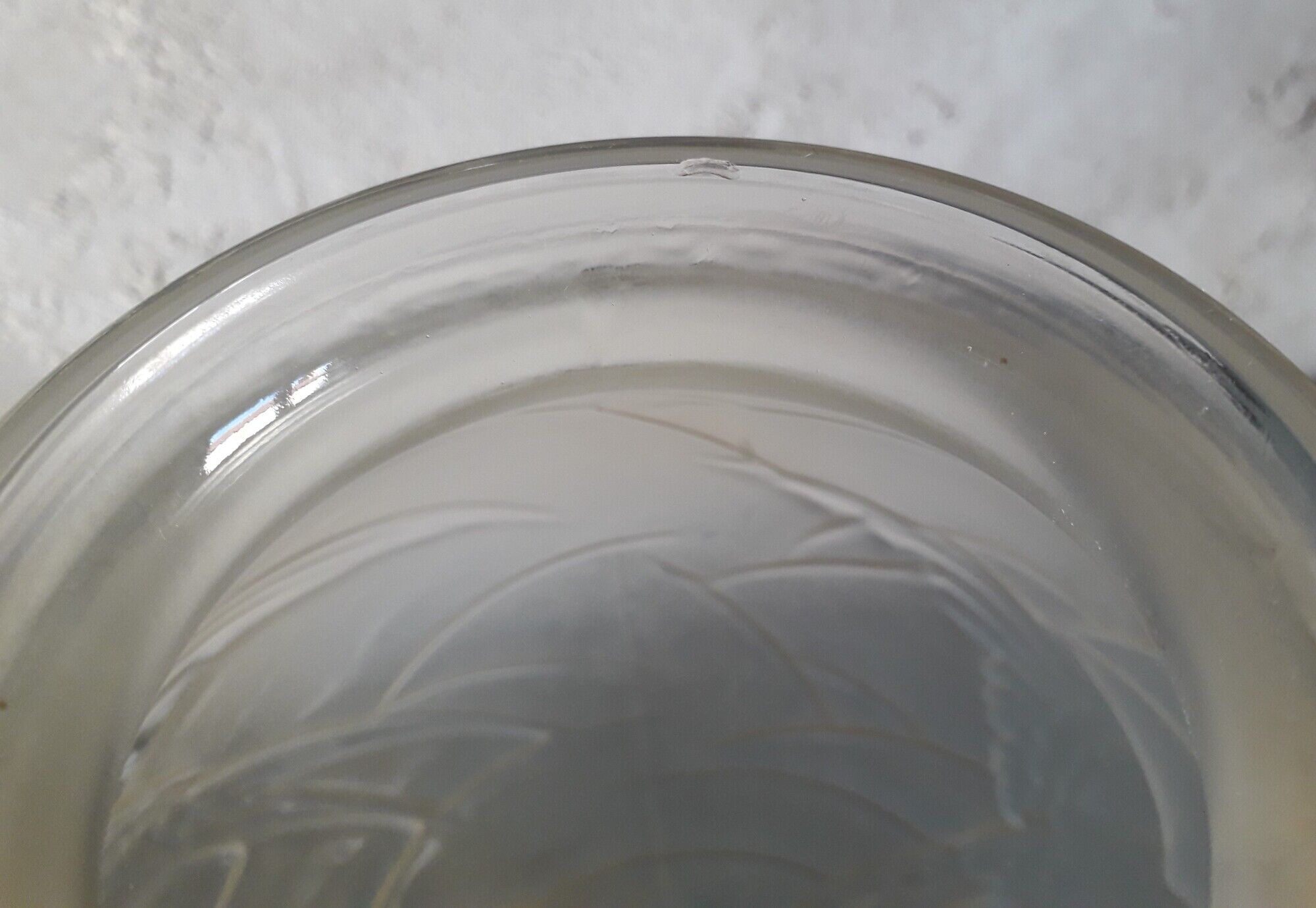 Art Deco vase in molded glass with swallow decorations