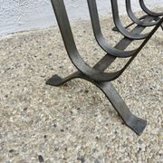 Porte revue en acier brut et cuir, dans le style de Jacques Adnet