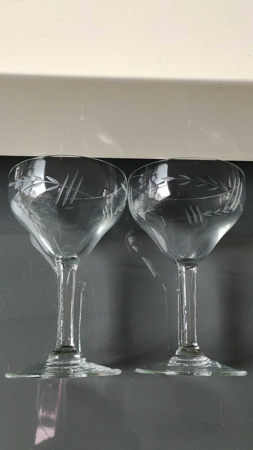 Lot 6 art décor champagne glasses, 1920s. chiseled ears of wheat/transverse lines motifs