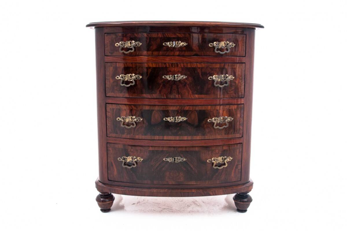 Walnut chest of drawers, Northern Europe, circa 1890. After renovation.
