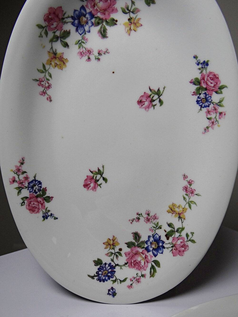 2 Bernardaud Limoges porcelain dishes with floral decoration from the 1920s to 1950s.