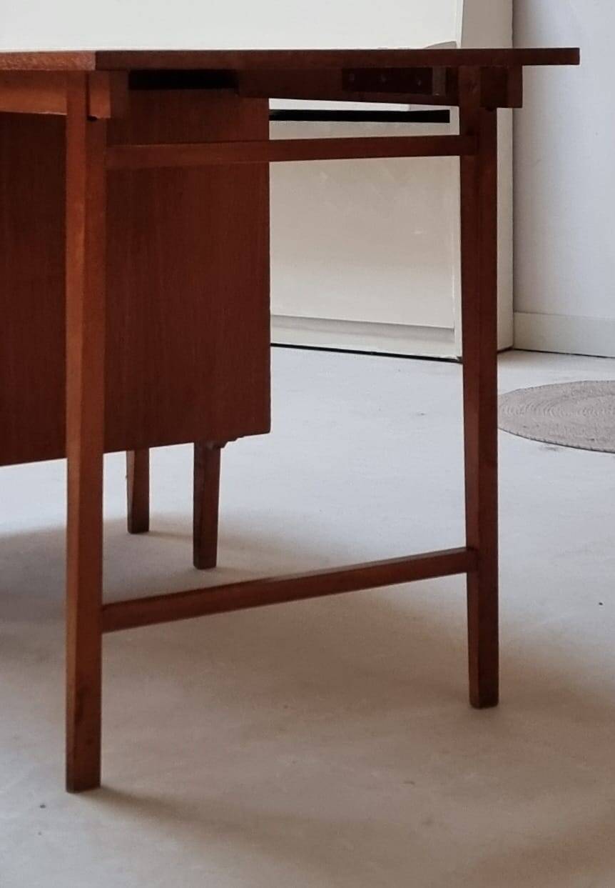 Bureau du milieu du siècle