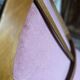 Petit fauteuil Louis XVI en velours vieux rose, assise déhoussable – Chic et confortable