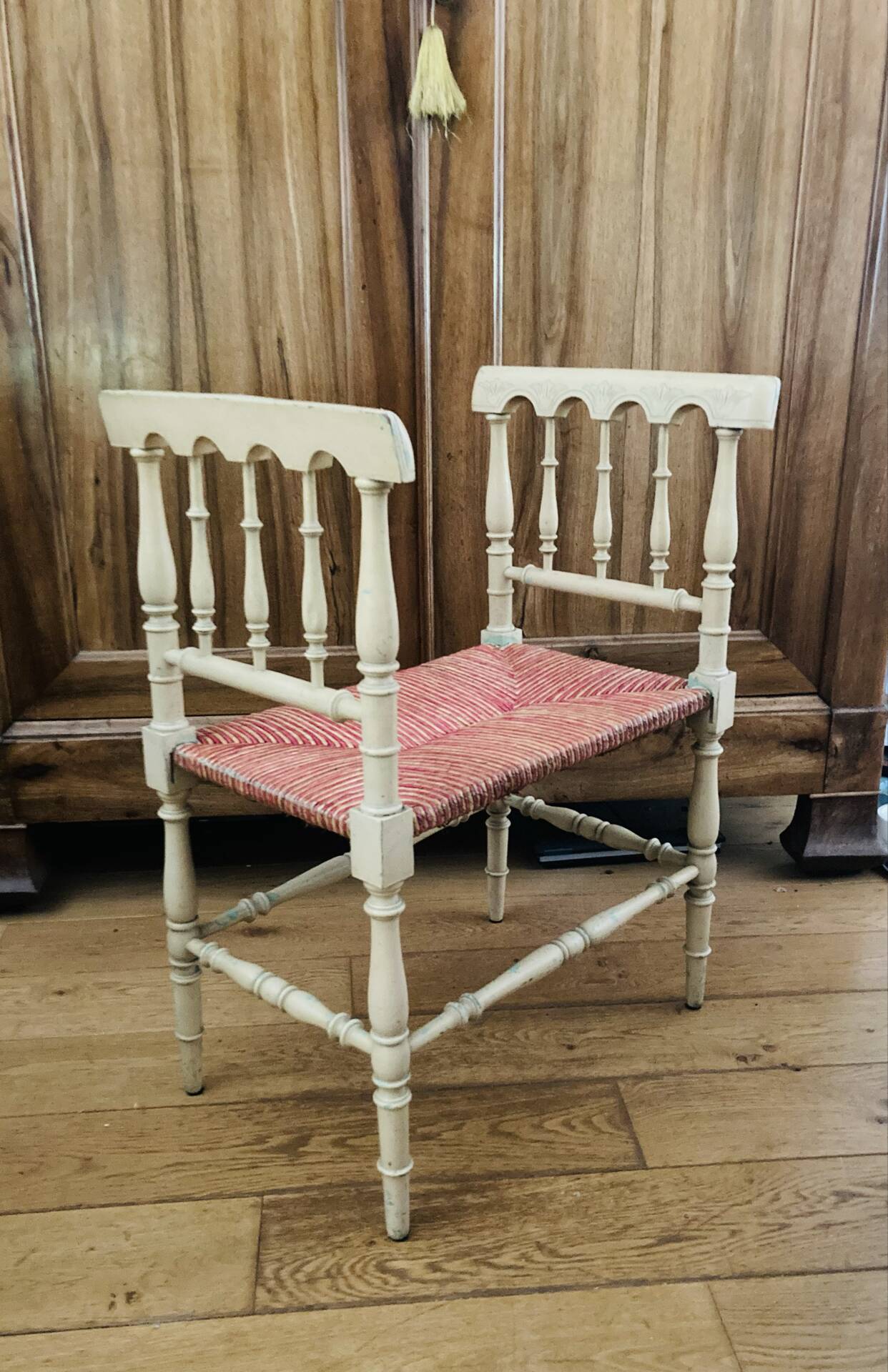 Banquette époque fin XIXe assise en paille colorée structure rechampie