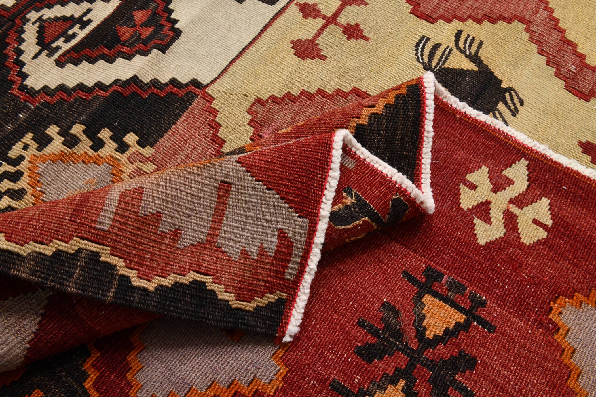Tapis couloir vintage 4x13 Kilim marron foncé et rouge, 139x396 cm
