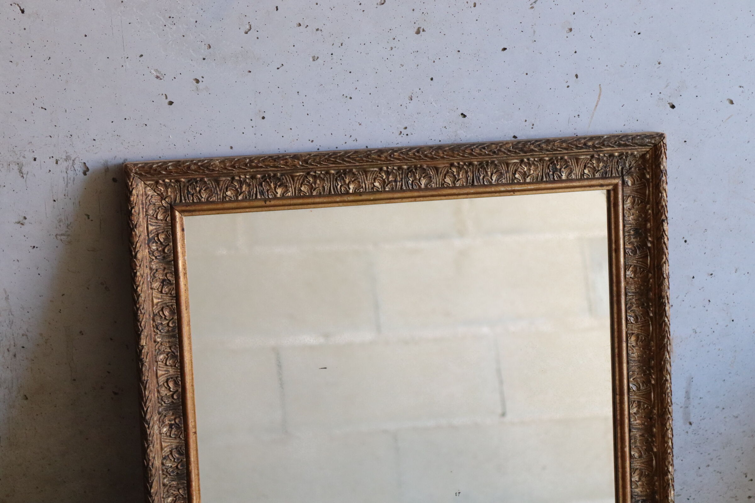 Antique mirror in wood and stucco