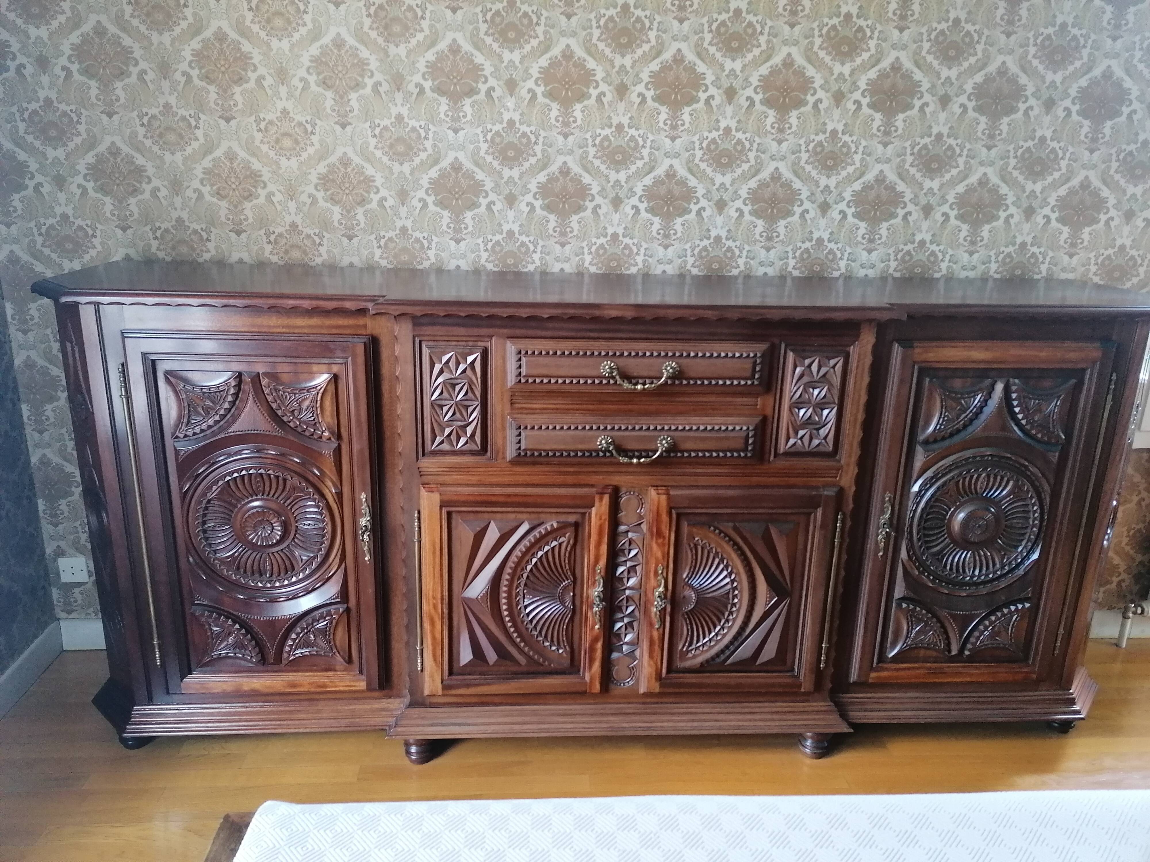 Basque sideboard