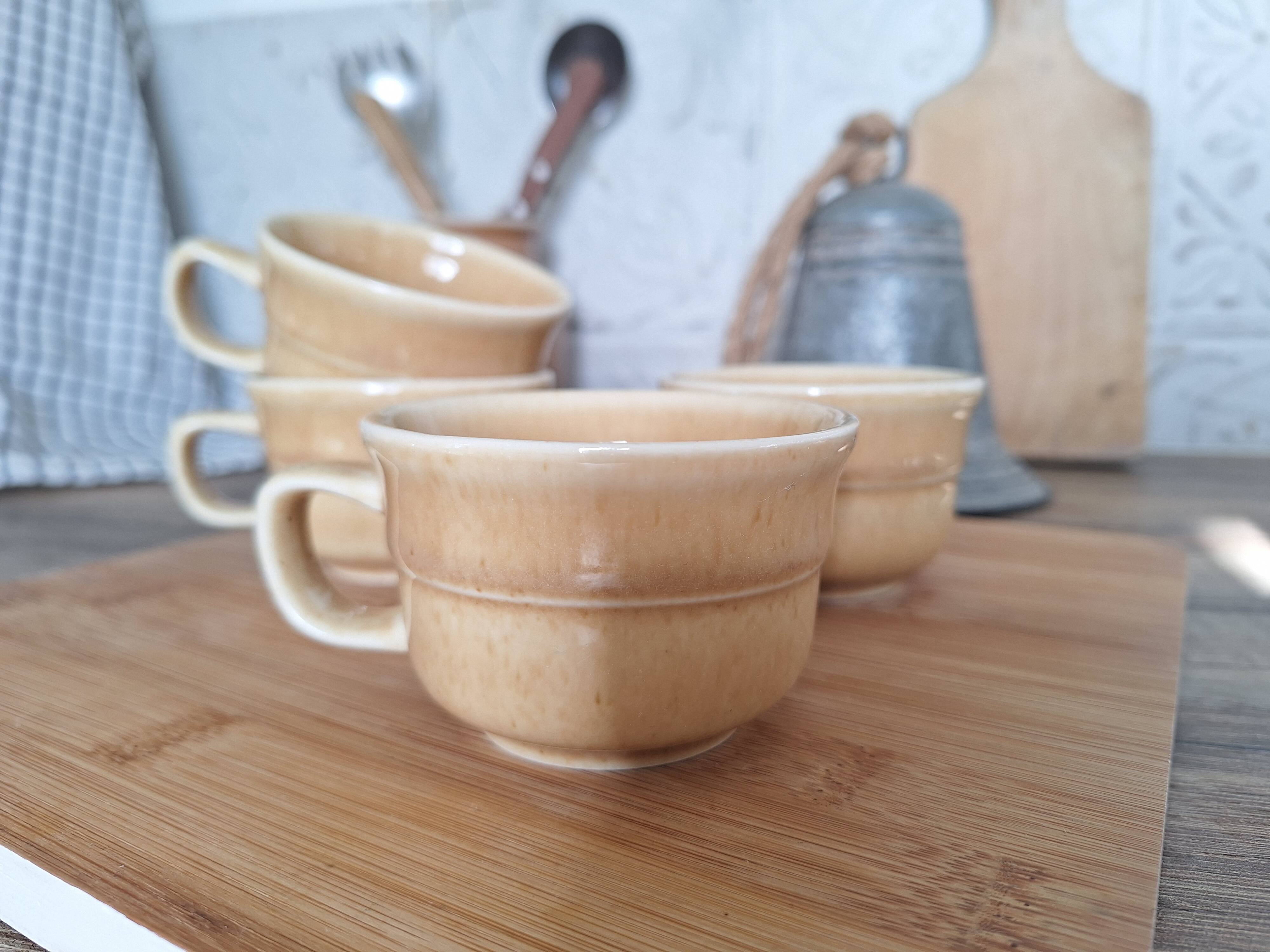 Tasses couleur beige miel
