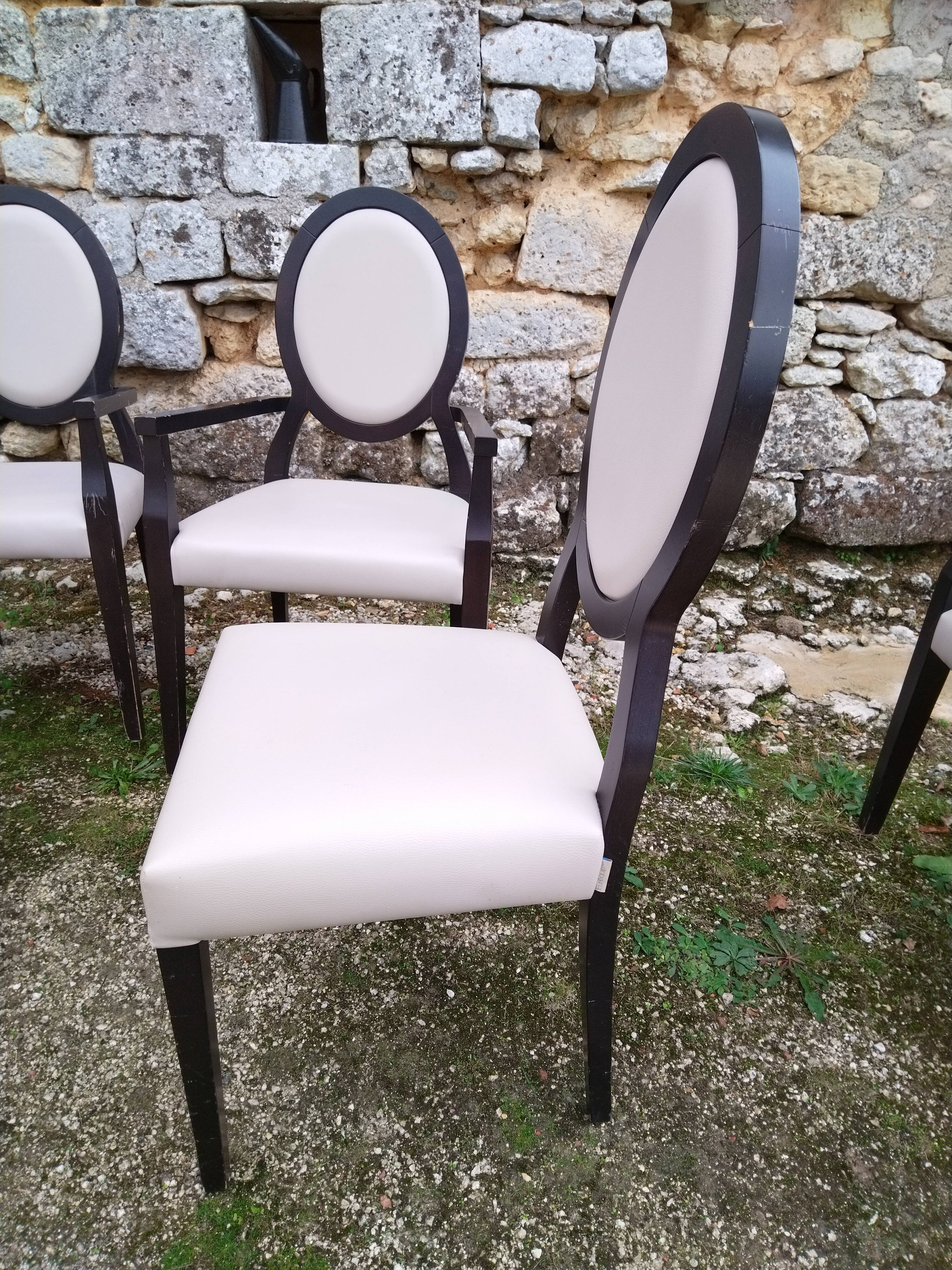 Set armchairs and chairs medallion design