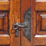 Shallow buffet in solid oak in Tuscan style.