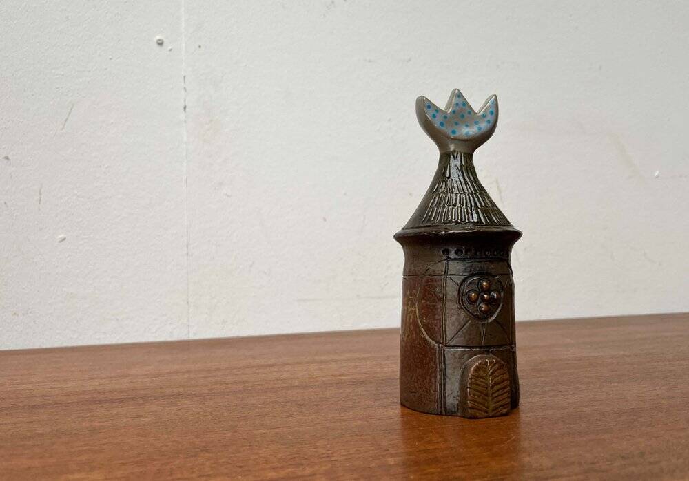 Modern Swedish studio pottery from the mid-century, Bagdad House 2 series by Bertil Vallien for Gustavsberg 1960s.