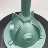 Workshop suspension with metallic green pole