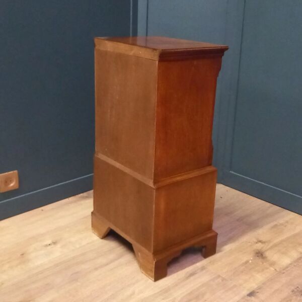 Commode Reprodux tallboy sur commode - commode