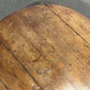 Oval coffee table in fir from the early 20th century.
