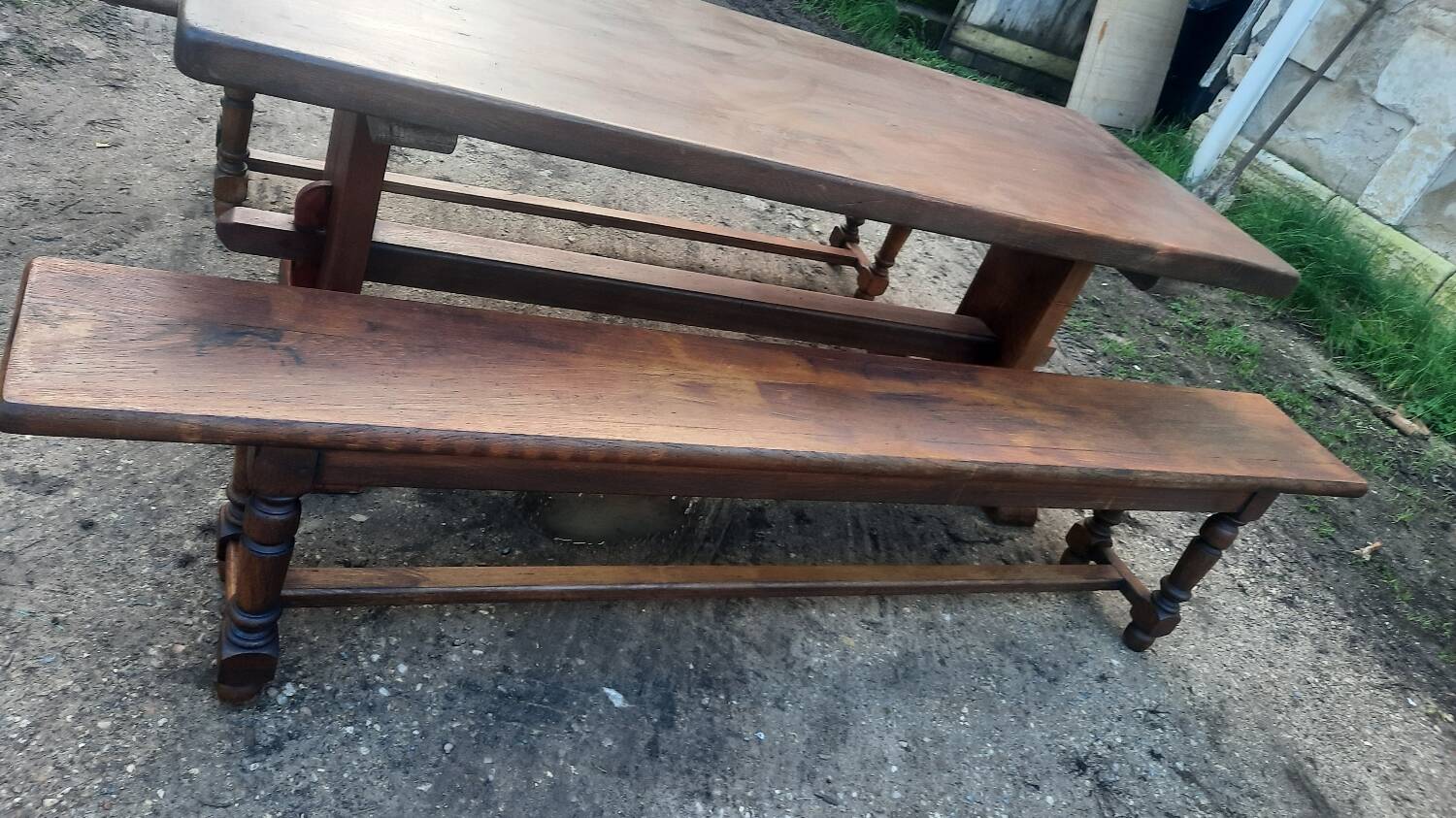 Table and 2 benches