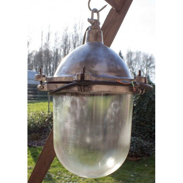 Industrial aluminum lamp with glass globe