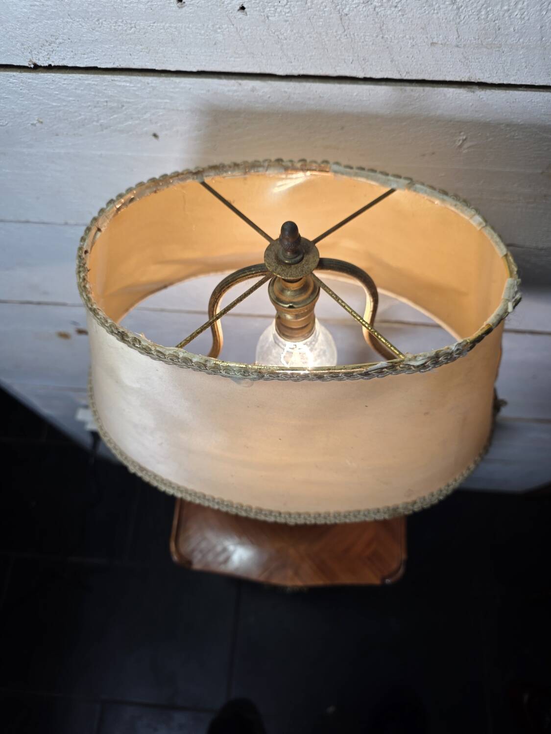 Empire style lamp in gilded bronze from the 19th century.