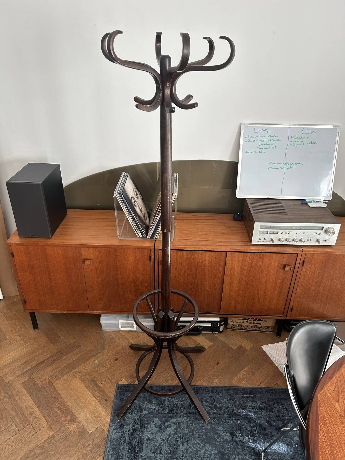 Baumann coat rack, swivelling parrot design from the 60s/70s in wood.
