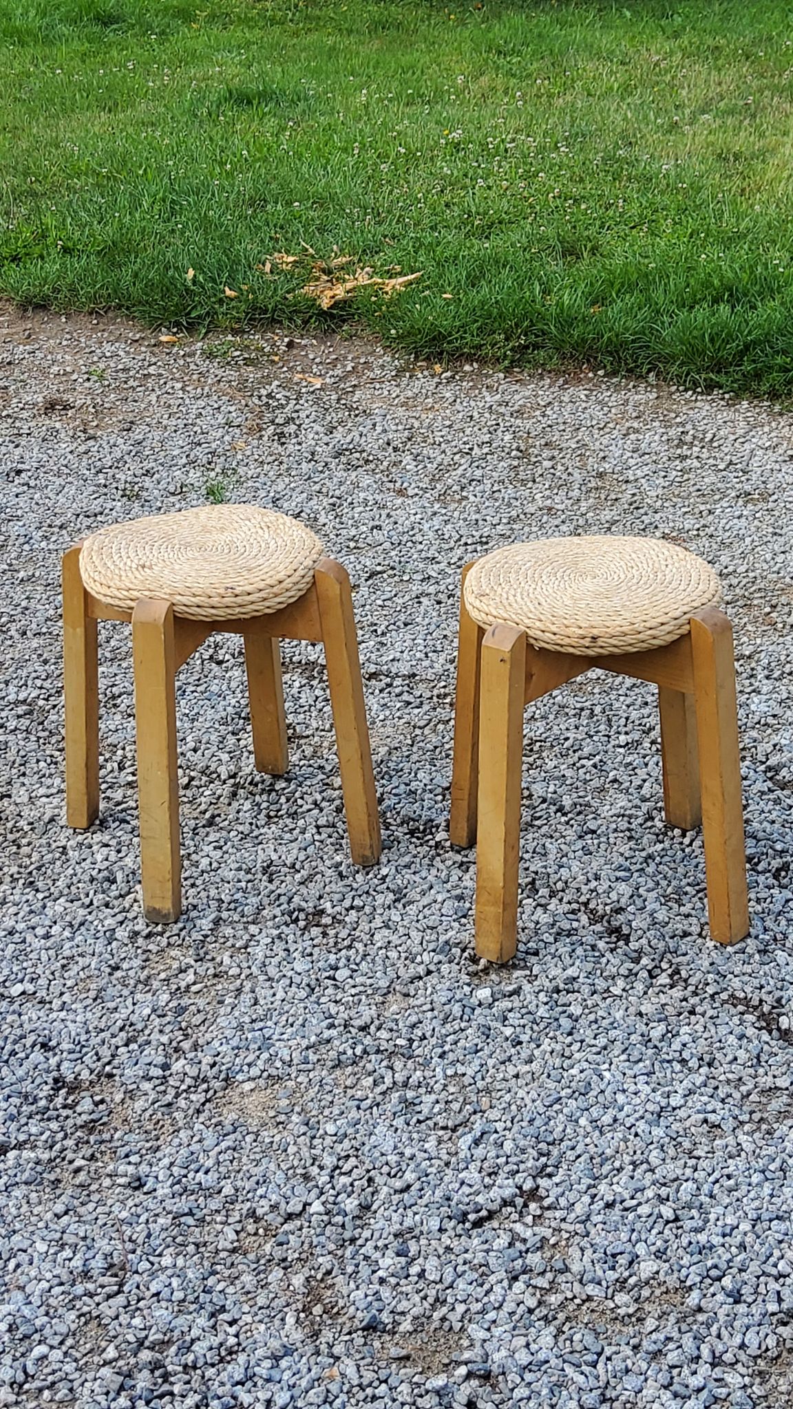 Paire de tabourets scandinaves en bouleau et jonc de mer des années 70/80