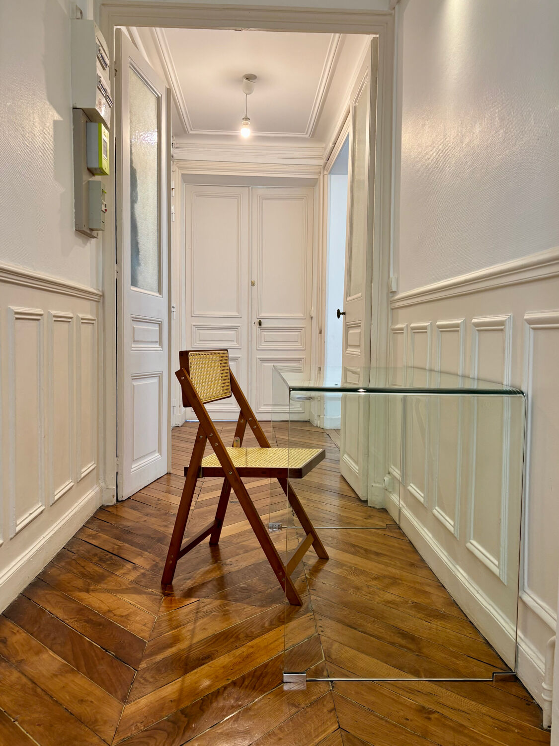 Magnificent tempered glass desk