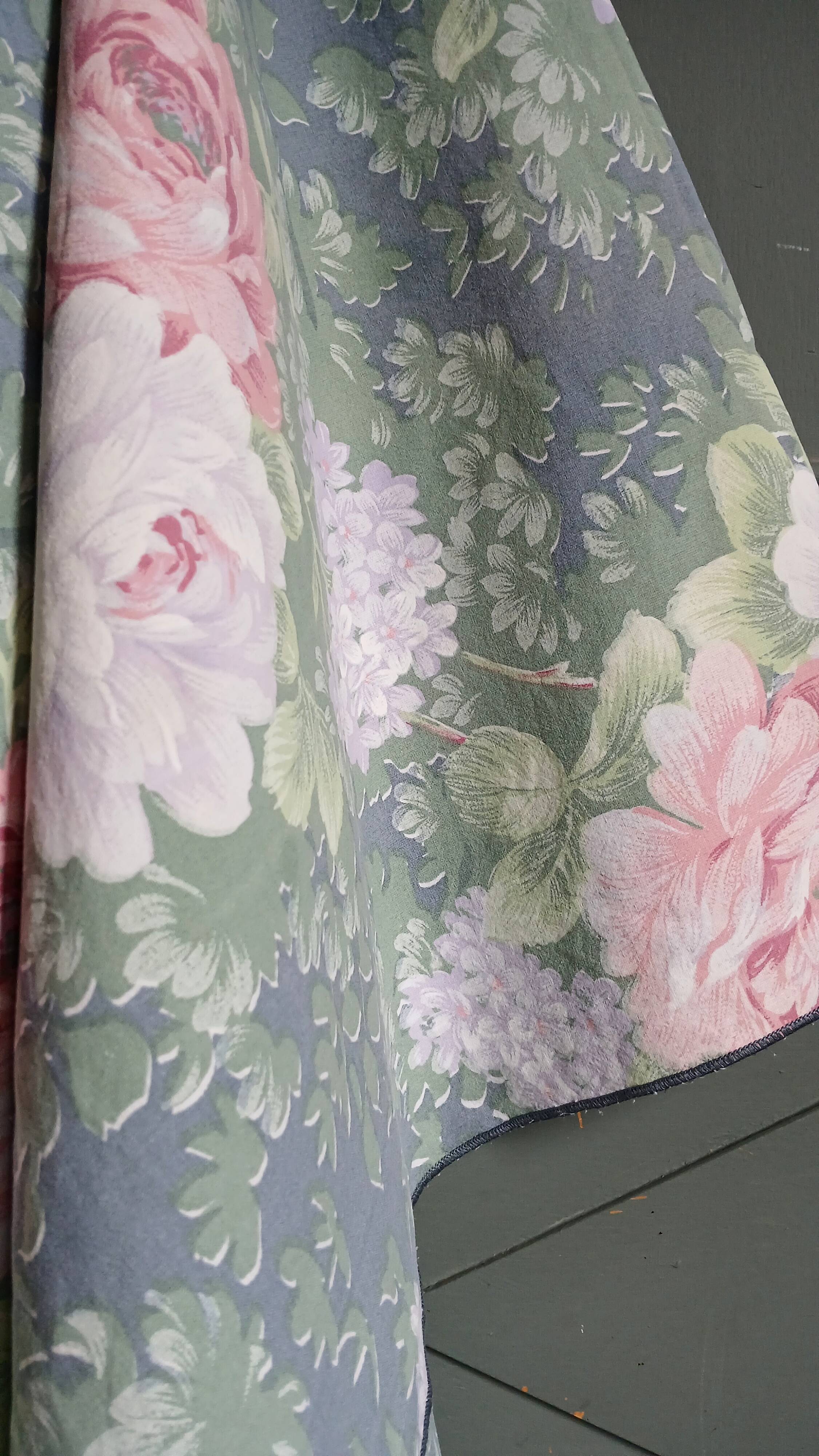 Nappe "english cottage" en coton vert sauge et fleurs champêtres