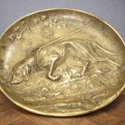 tray / gilded bronze bowl depicting a hunting dog