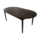 Extendable oak table