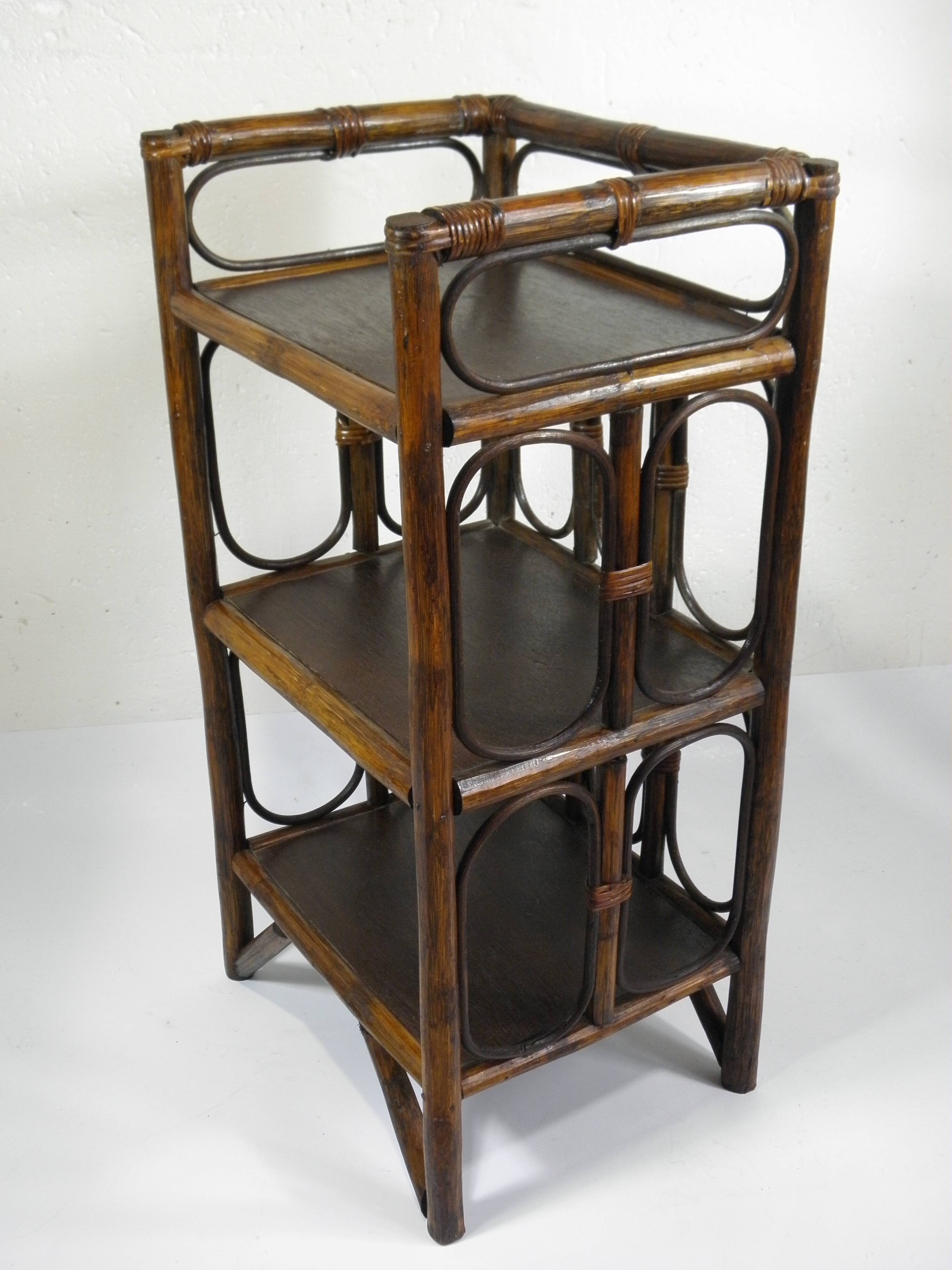ETAGERE en ROTIN années 70