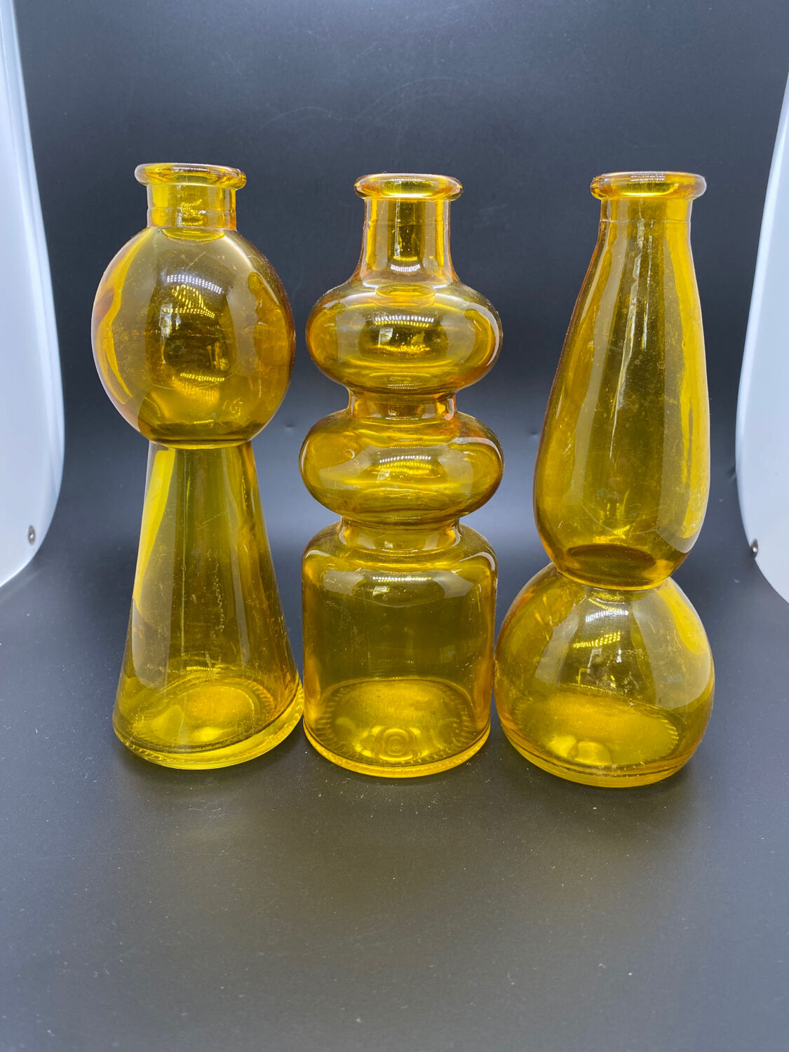 Set of 3 yellow corrugated glass vases