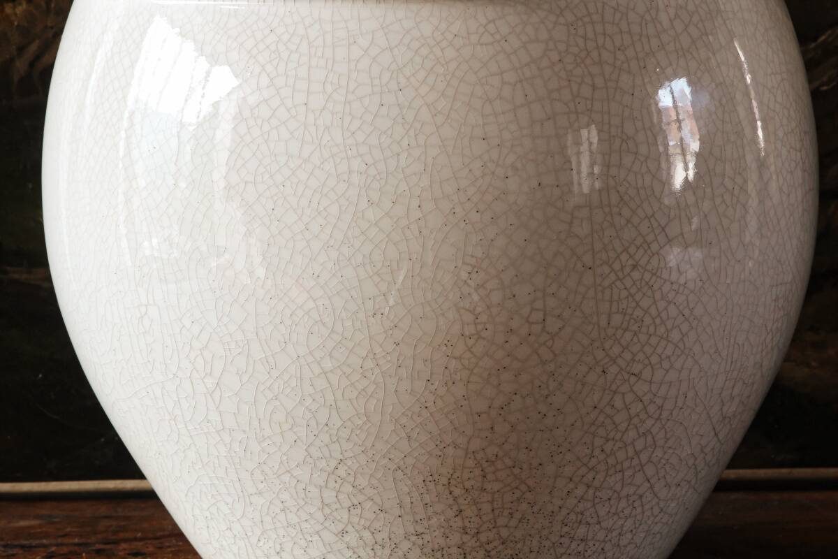 Cracked ceramic planter
