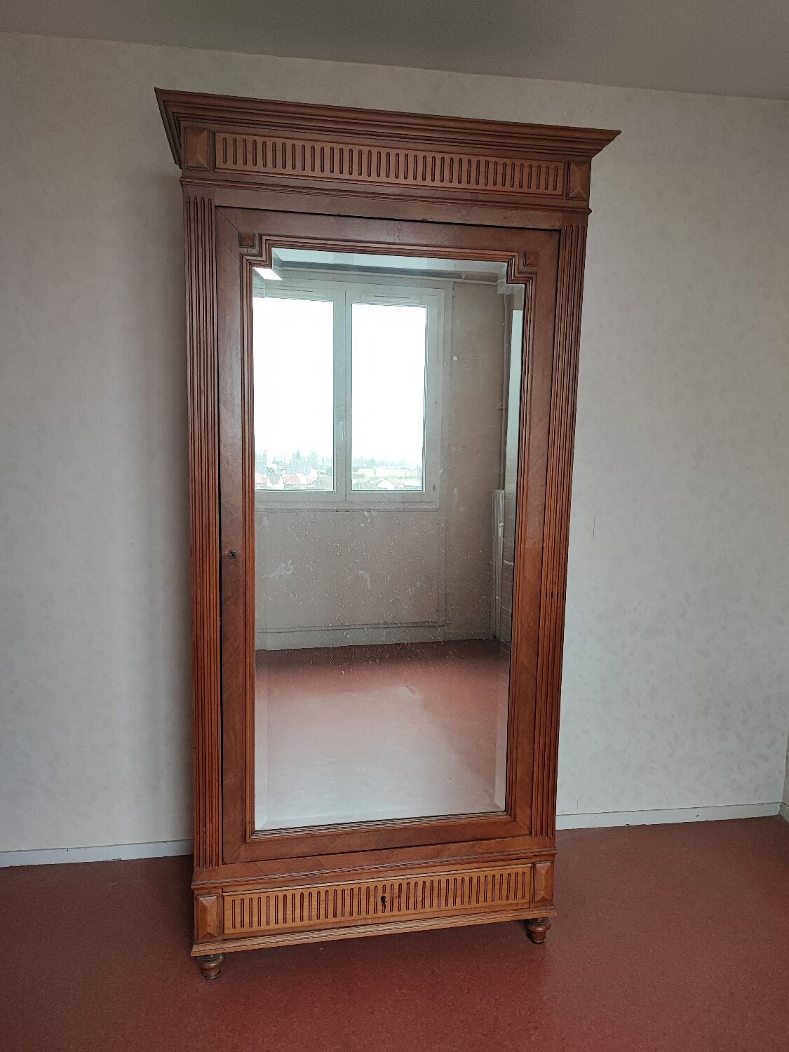 Glass cabinet one door