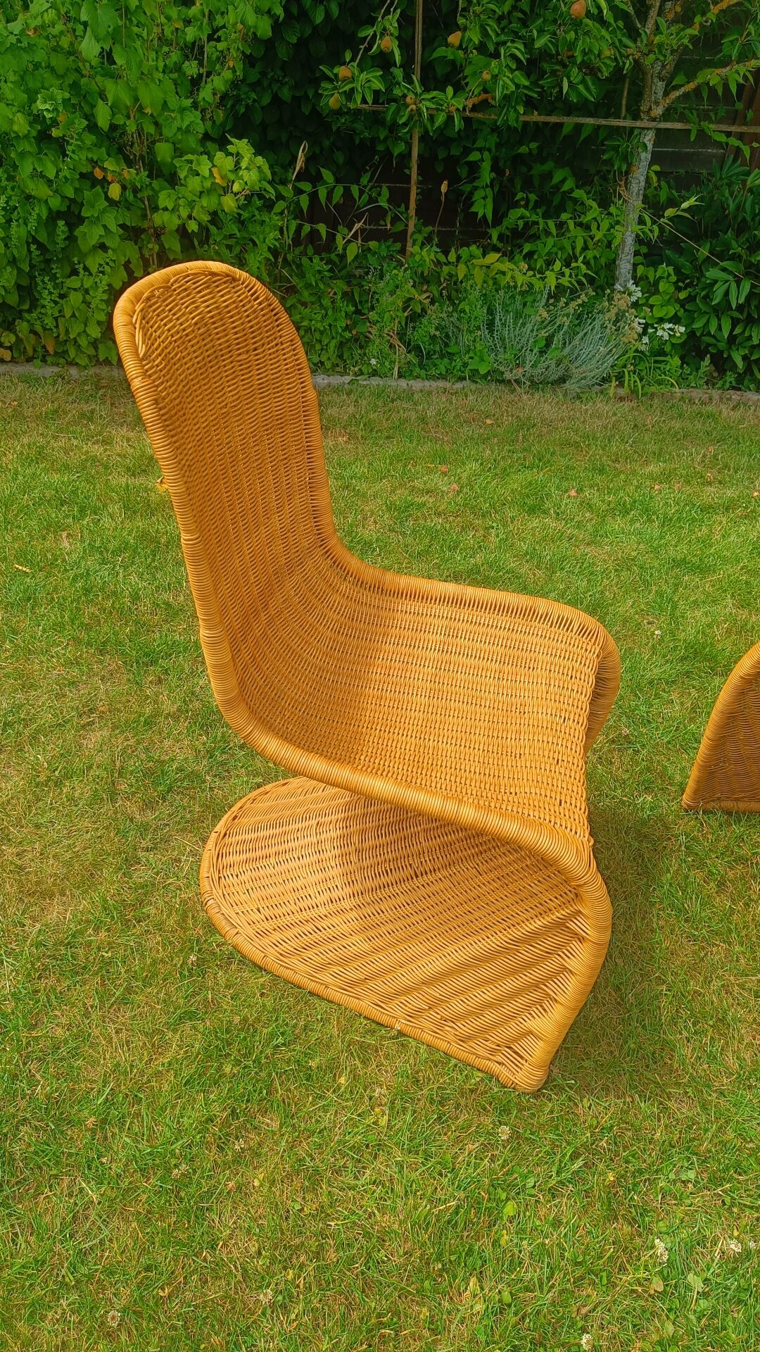 Vintage rattan chairs – cantilever design in the style of Panton – 1970s