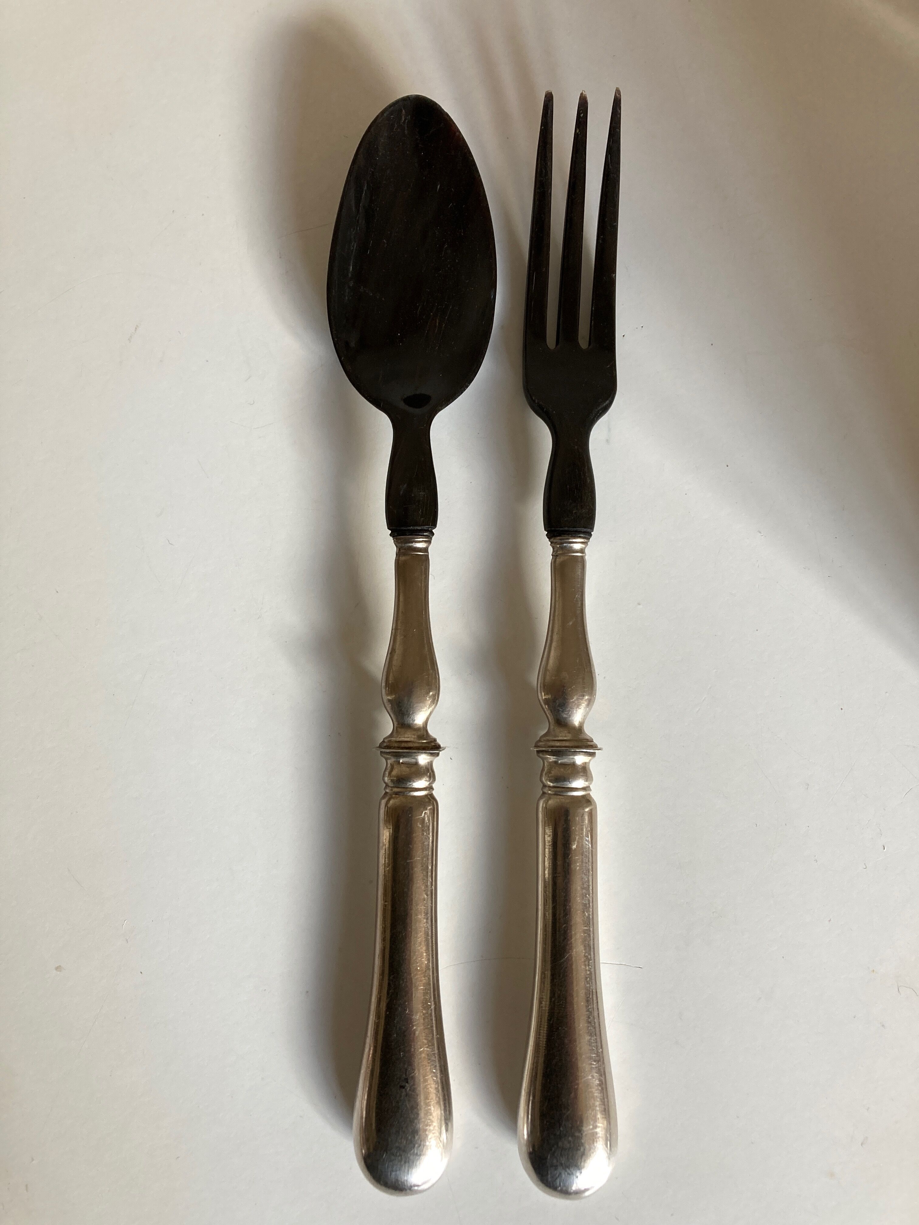 Product BHV Pair of filled silver salad cutlery and horn 19th