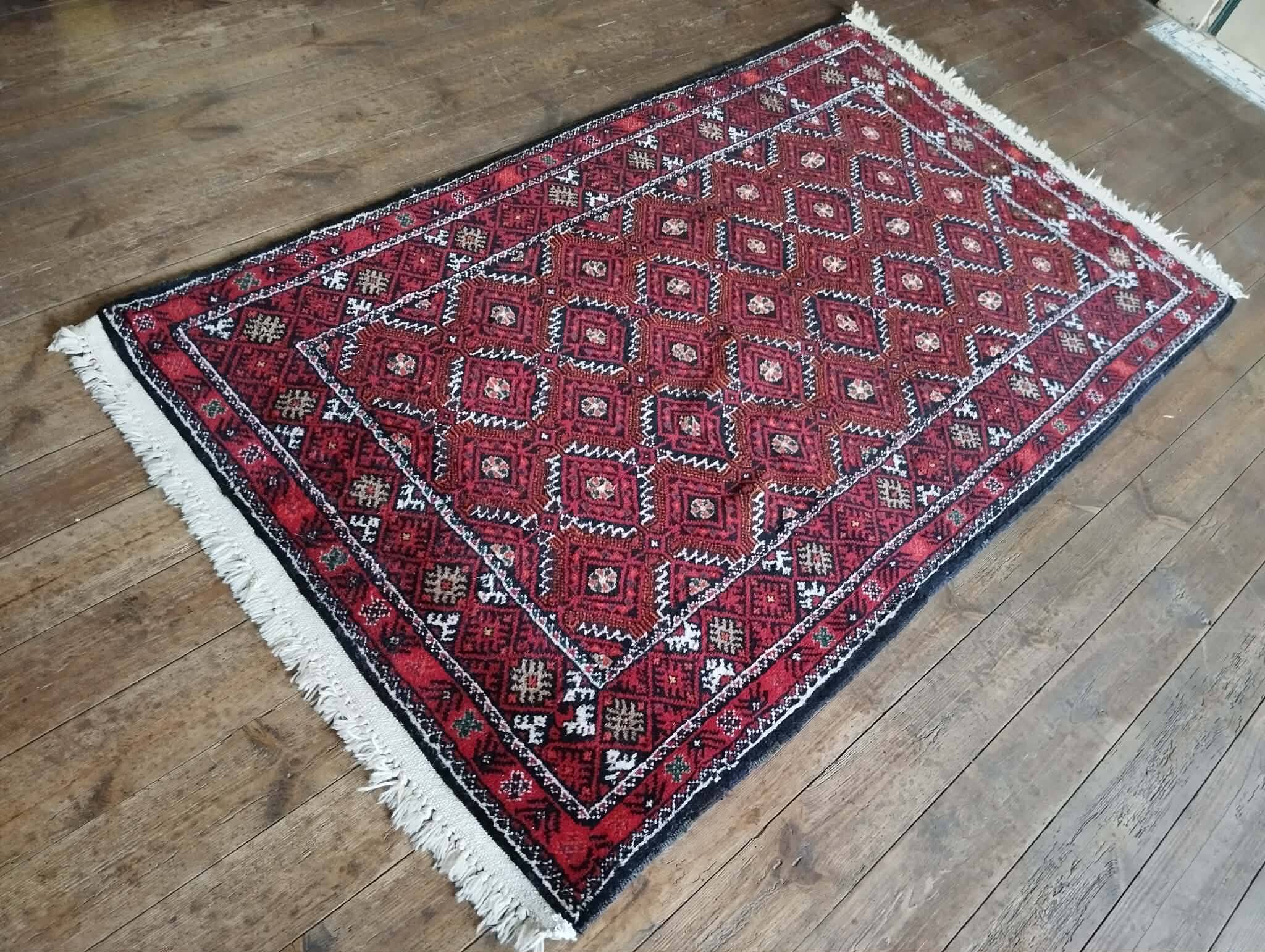 Handmade Belouch Persian rug 184x108cm