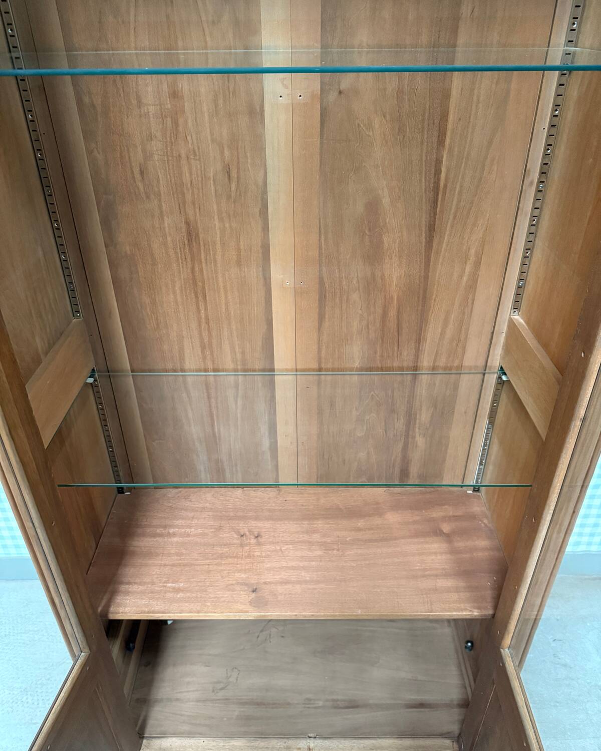 Large pharmacy display case (renovated)