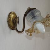 French vintage wall lamp in brass with a glass shade featuring frills and patterns 5524.