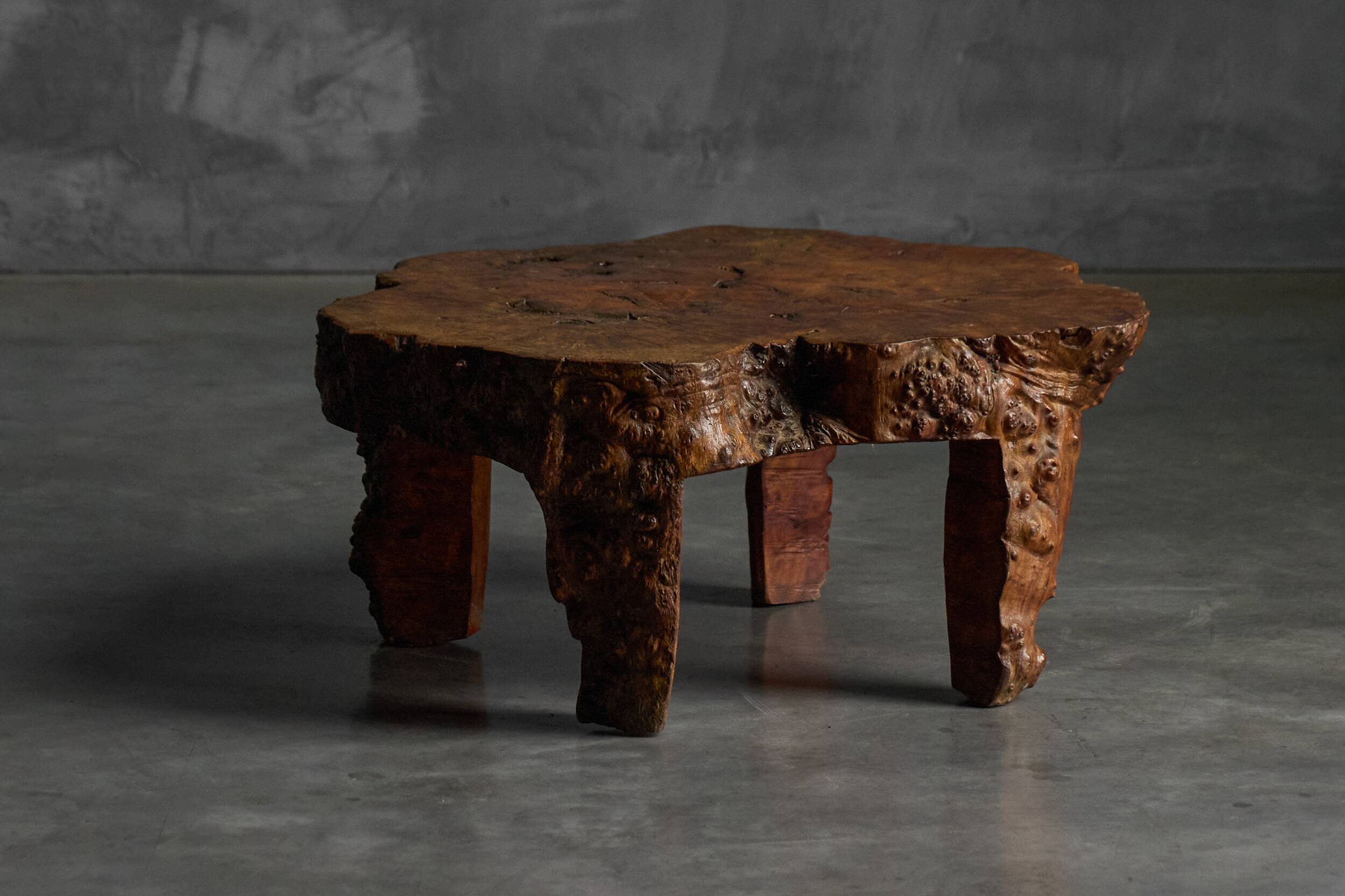 Table basse en bois de burl organique, France, années 1950