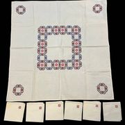 Linge de maison, nappe à thé brodée 6 serviettes vers 1960