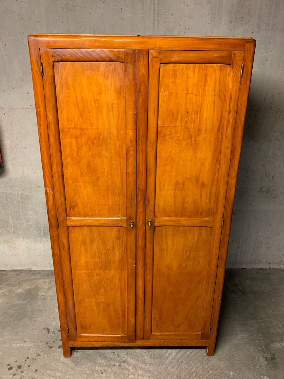 Armoire parisienne d’hôtel vintage chêne blond 1950 | Selency