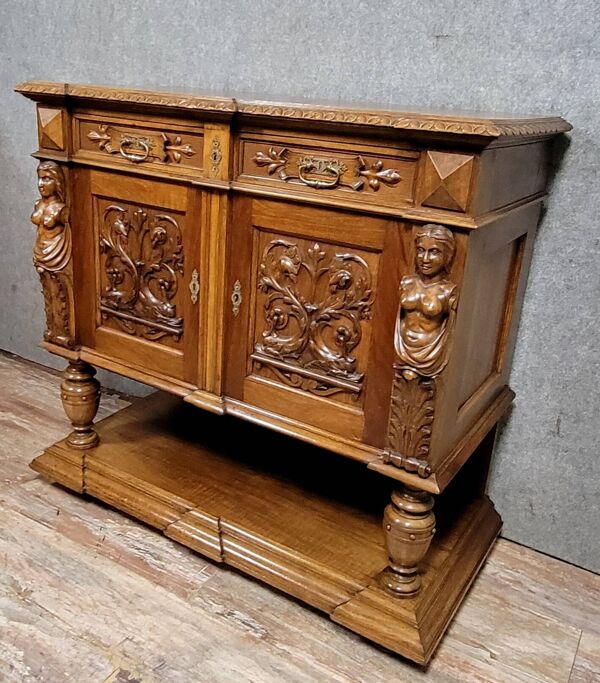 Meuble d’appui Style Renaissance en noyer a fonction dissimulée