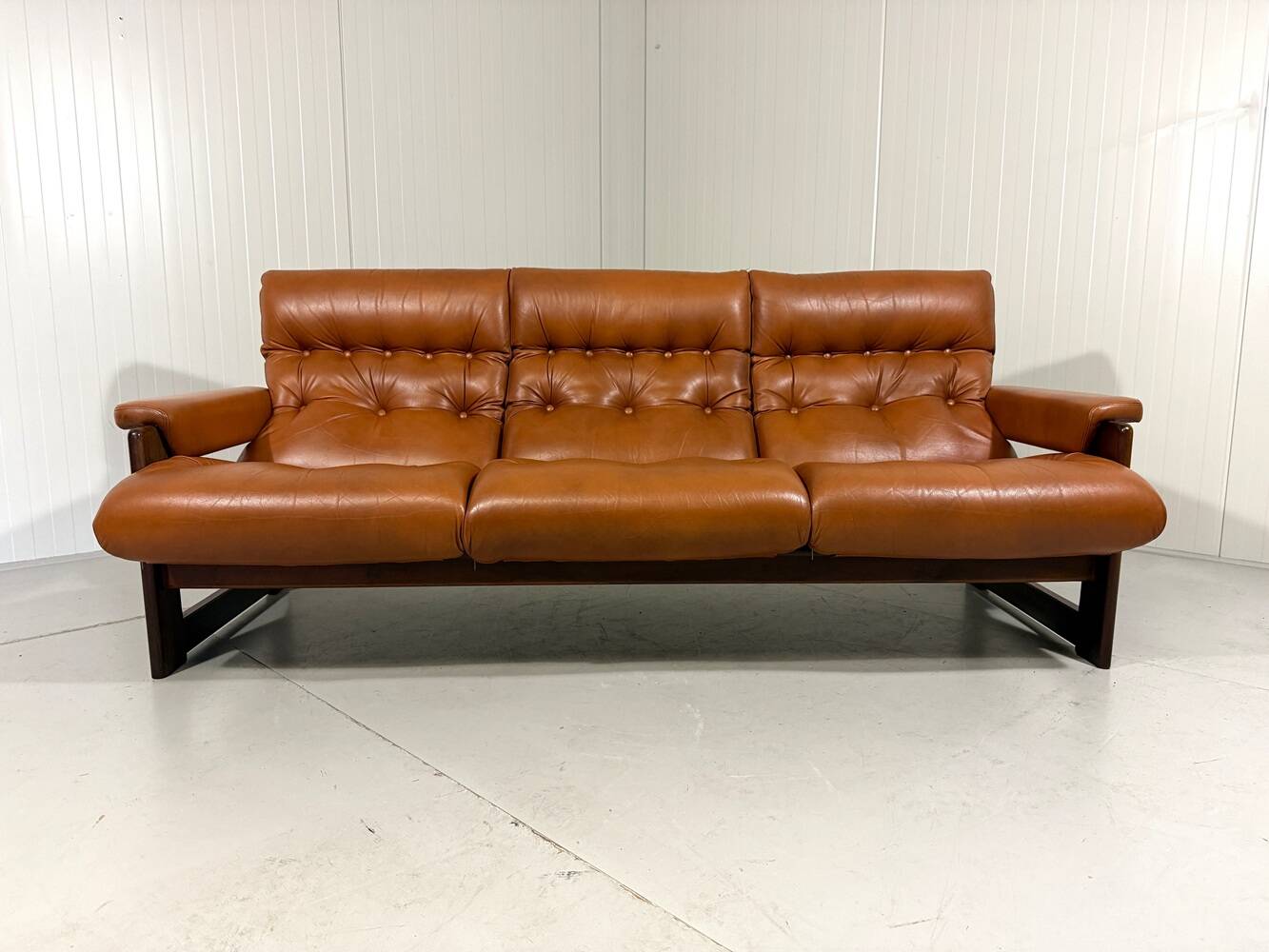 Rosewood and cognac leather canapé by Coja Culemborg, Netherlands, 1970s.