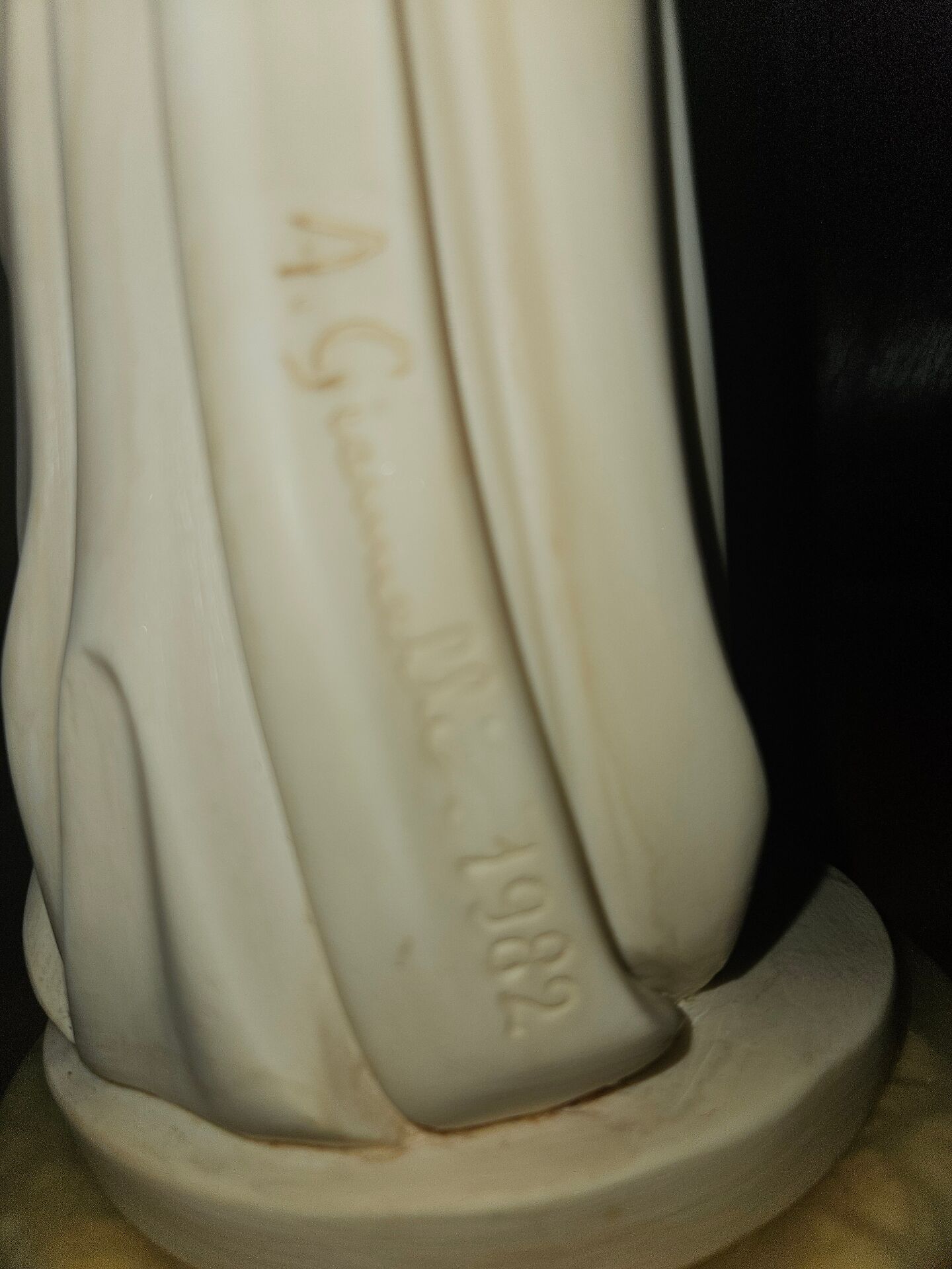 Title: Dancer Statue with Veil – A. Giannelli 1982 – Alabaster  
Description