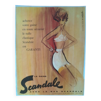 Une publicité papier   mode sous vêtement  femme issue d'une revue d'époque