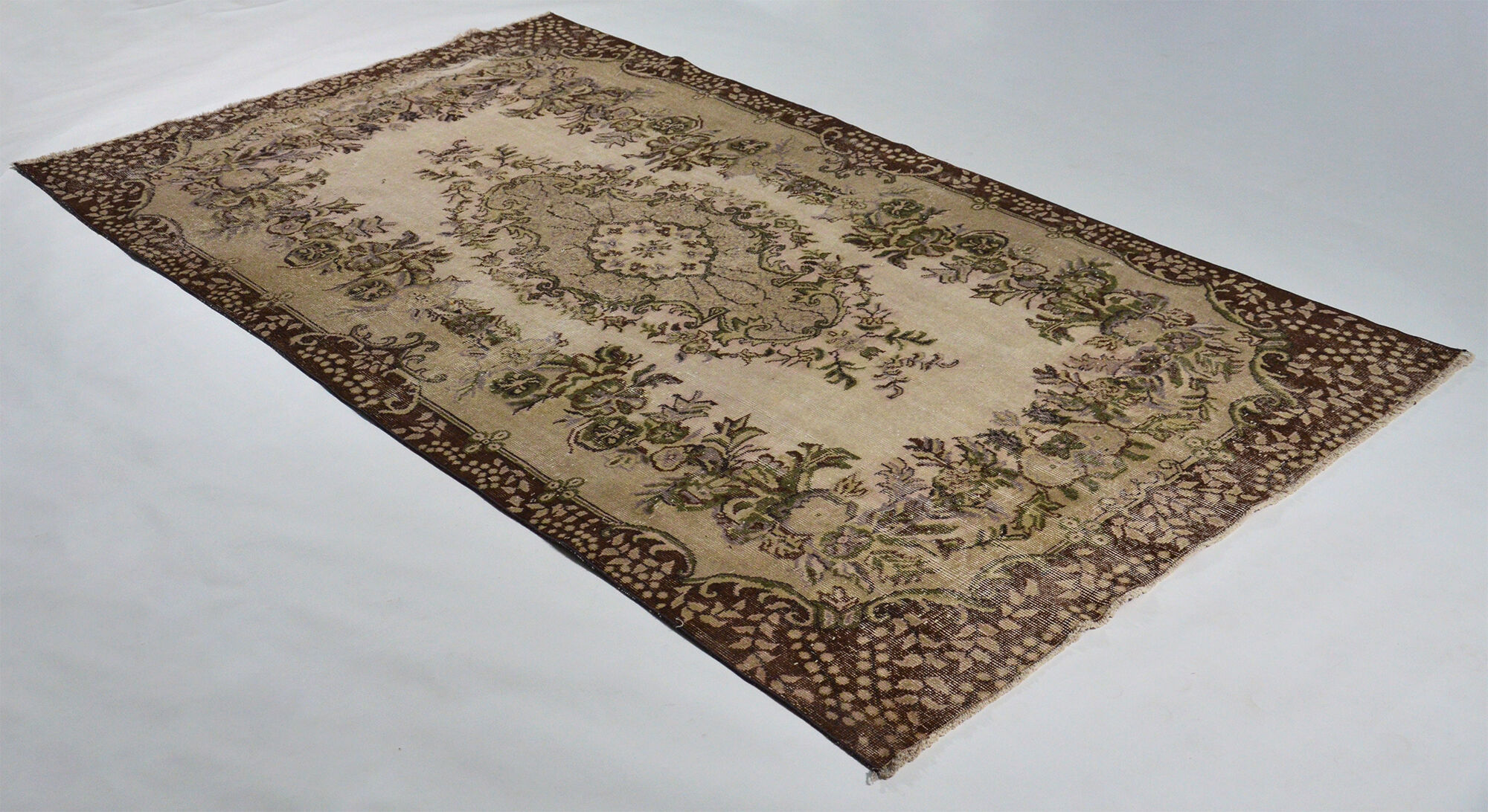 Anatolian handmade vintage rug 281 cm x 168 cm