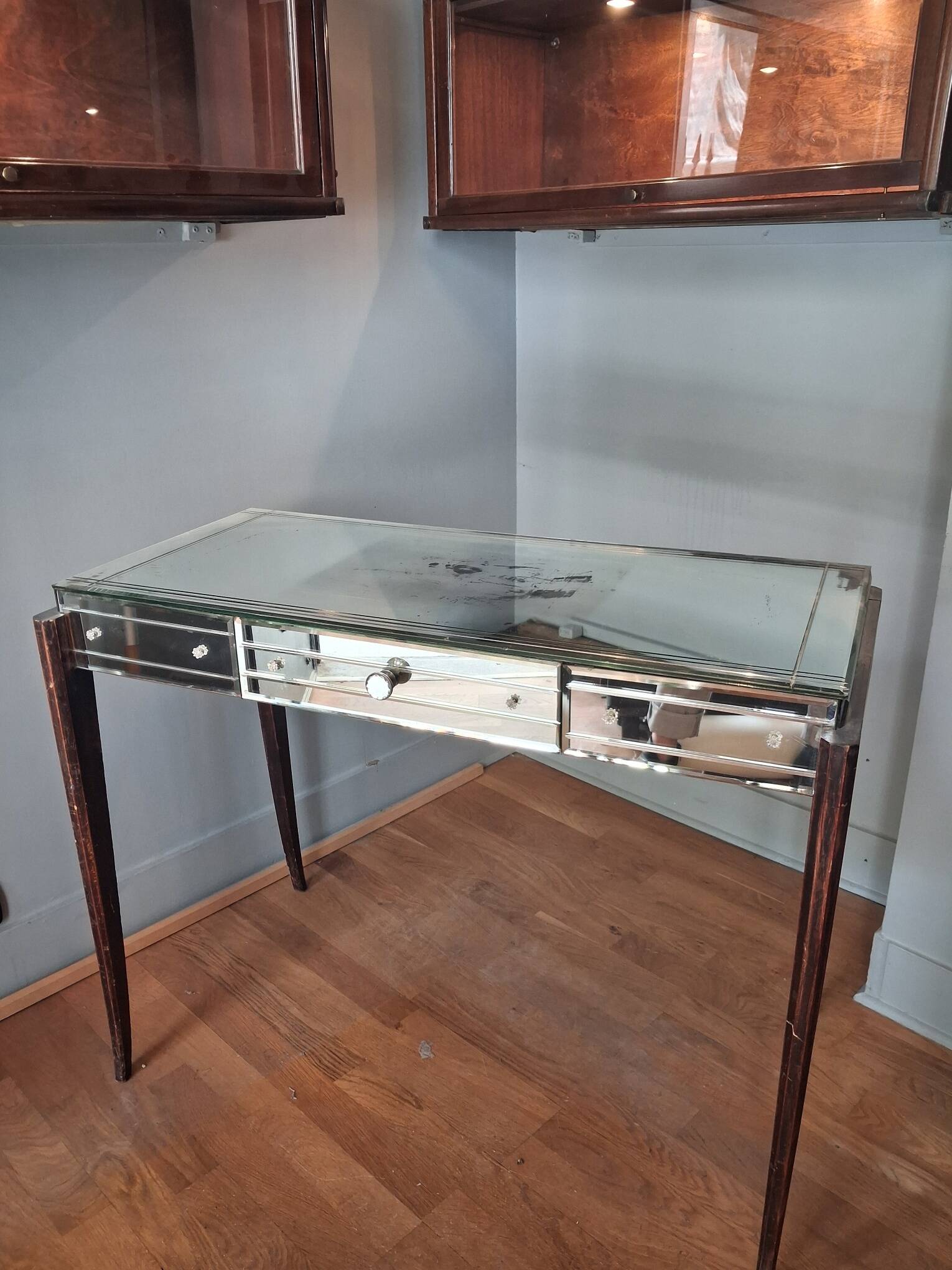 Venetian style desk