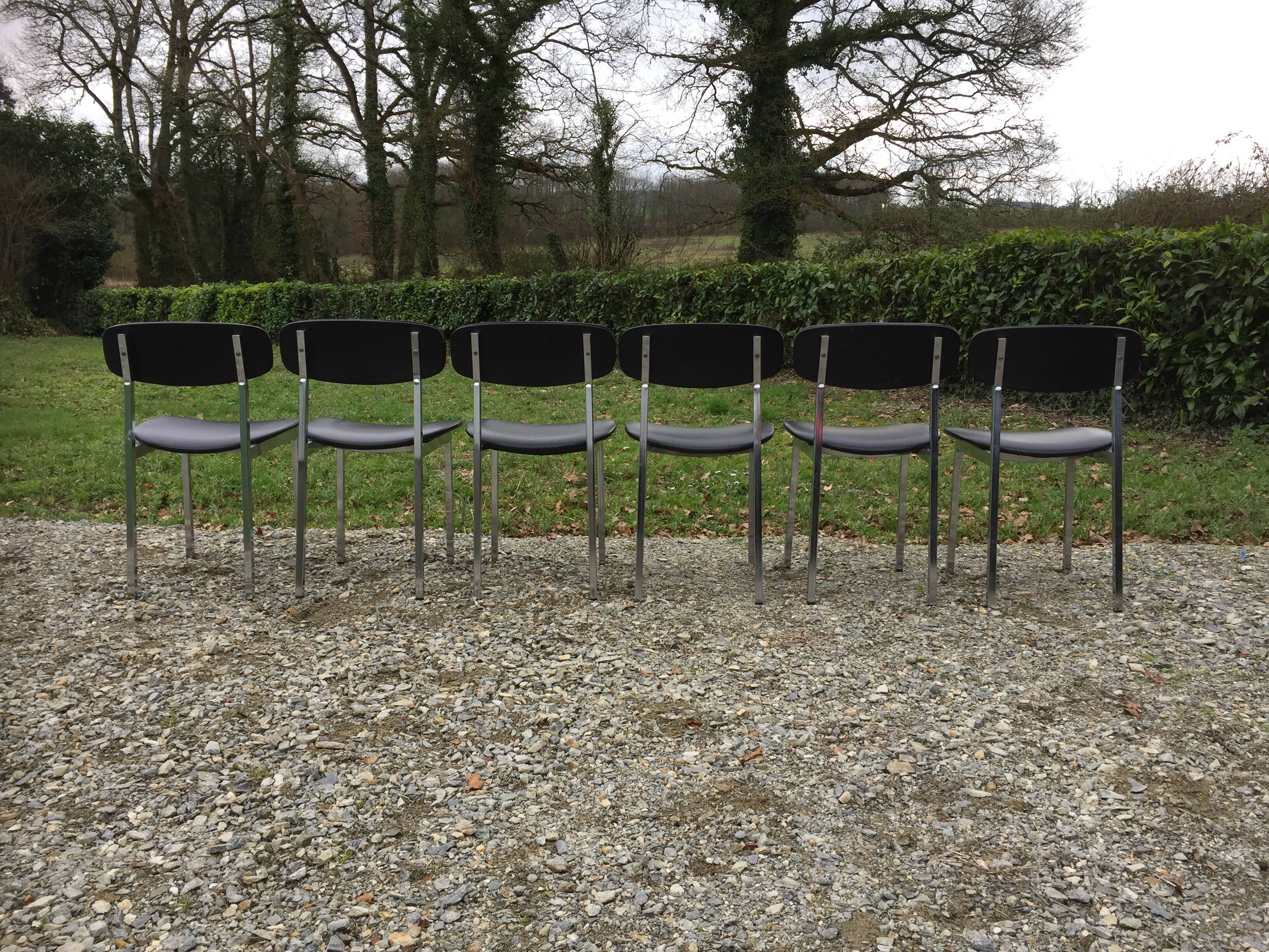 6 vintage chairs in black skaï with chrome metal tubular base.