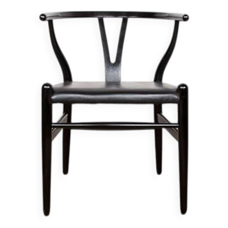 4 Danish chairs, black lacquered wood and leather, Wishbone model, Hans Wegner