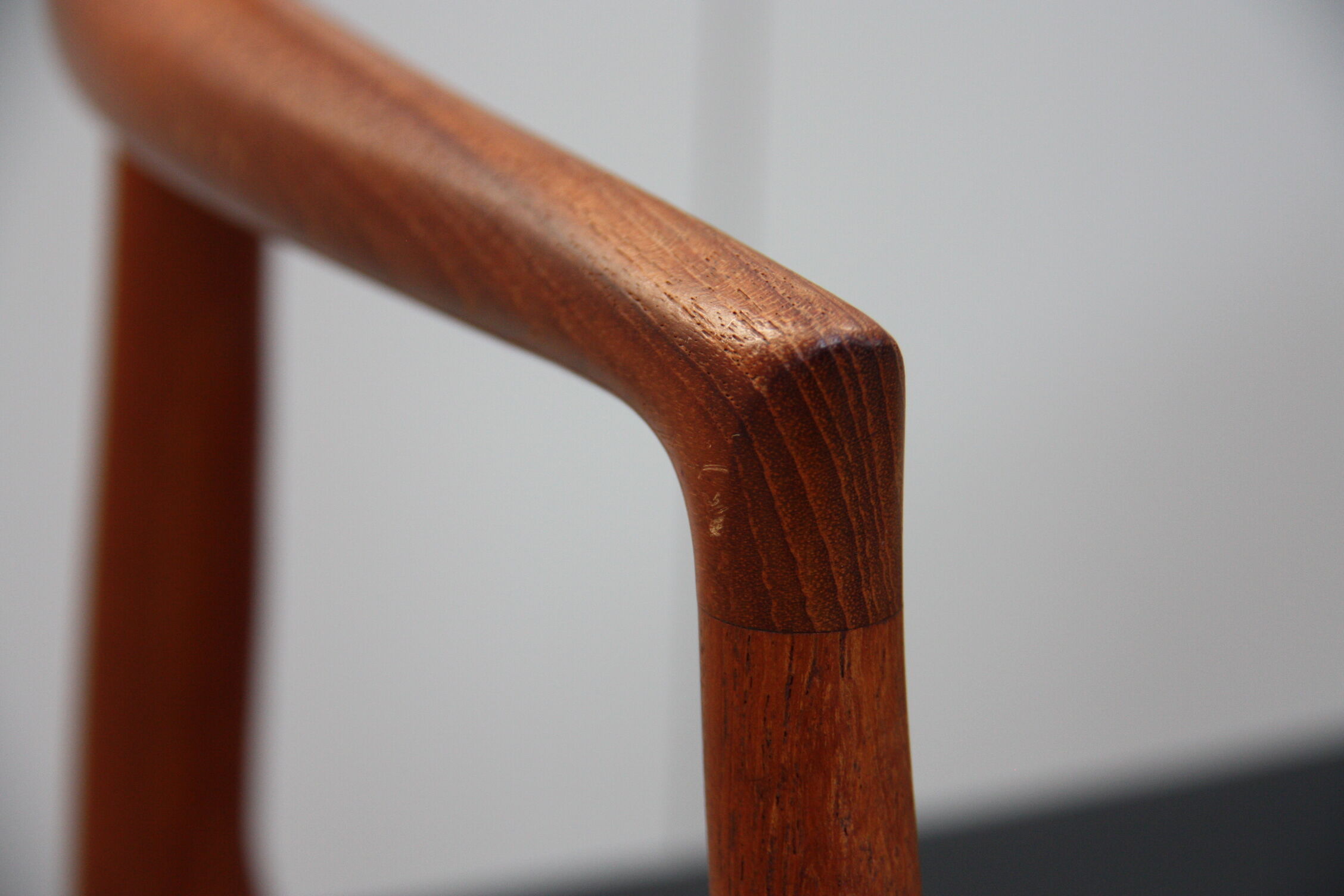 Vintage armchair in teak and black leather - Model 64 - Möller - Denmark '60's