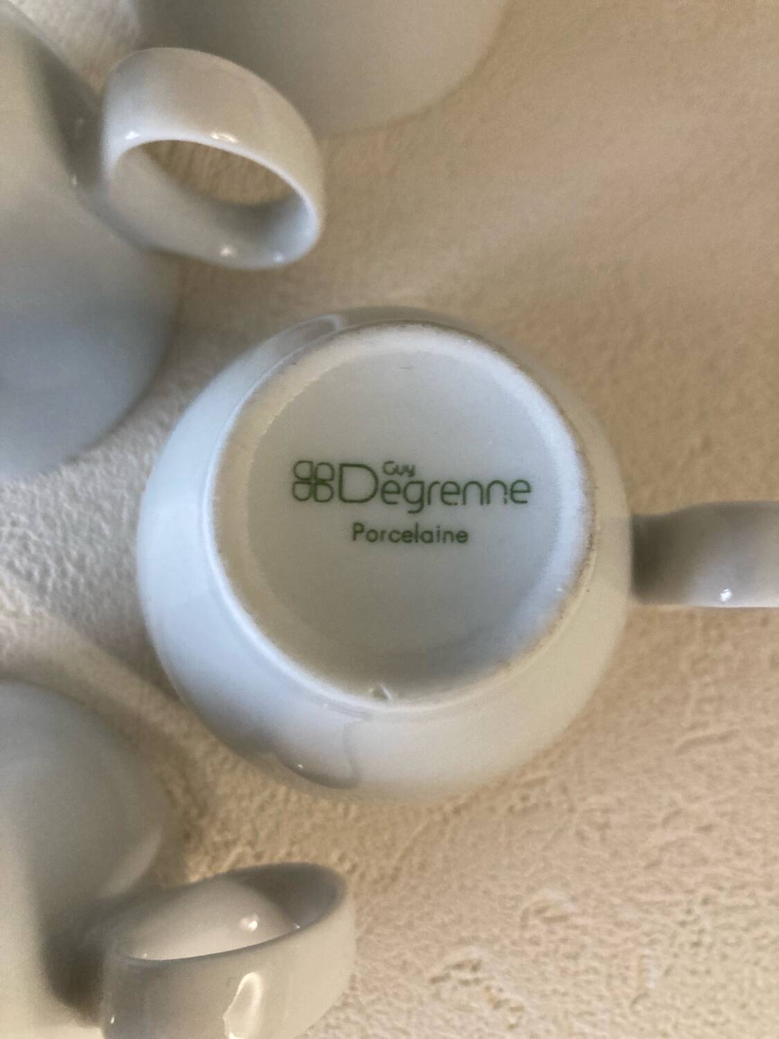 Tasses et Sous-tasses Guy Degrenne modèle Modulo blanc