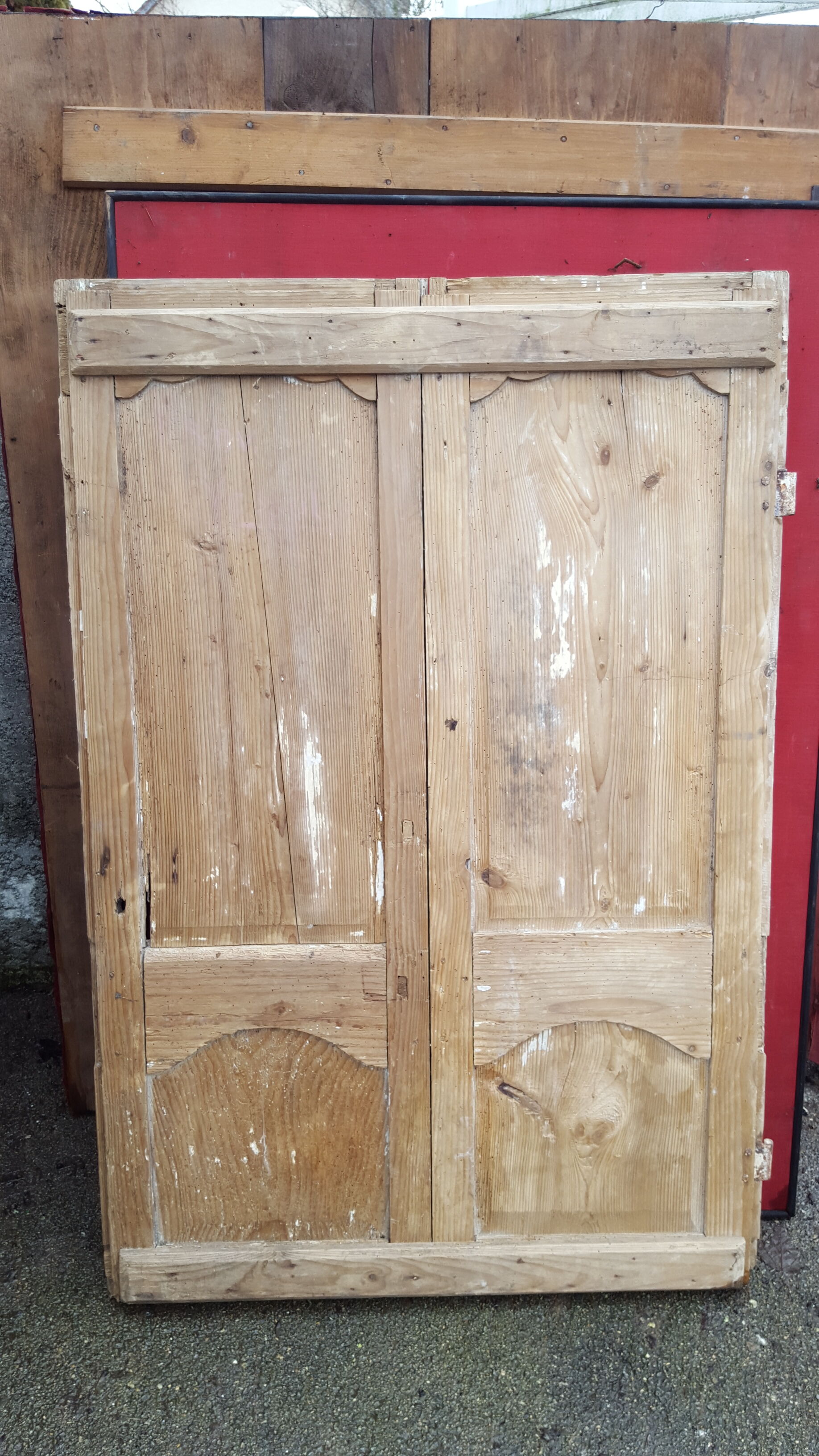 Wearing old 18th two-leaf mouldings